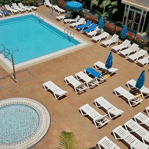 https://beautiful-penthouse-with-pool-and-sea-views.in-canary-islands.com